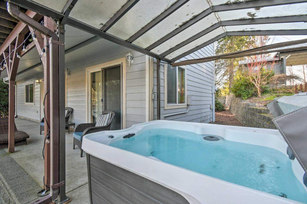The Peacock House - Waterfront Home With Hot Tub! أولمبيا المظهر الخارجي الصورة
